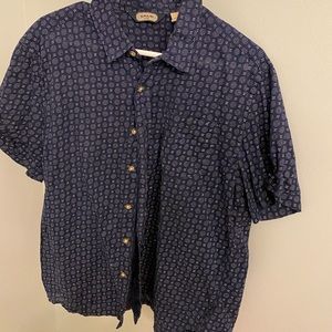 Short sleeve button down